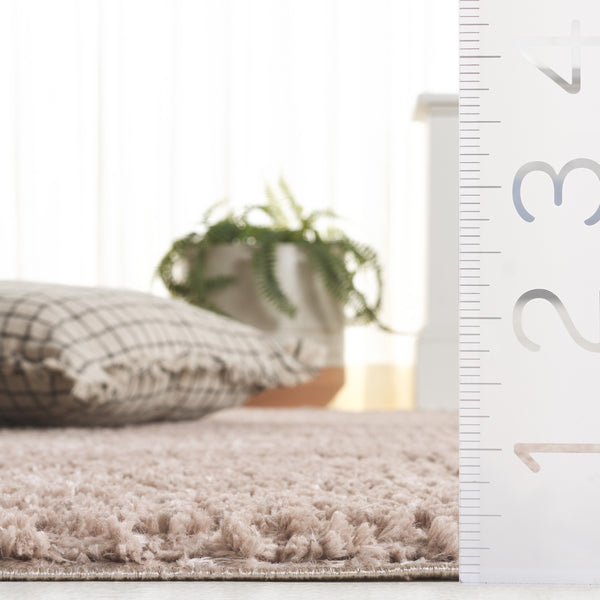 Safavieh Penelope Luxurious Shag Area Rug For Cozy Living Spaces - Exquisite Craftsmanship & Comfort Taupe 73% Polyester,27% Jute Pnl500e-7r