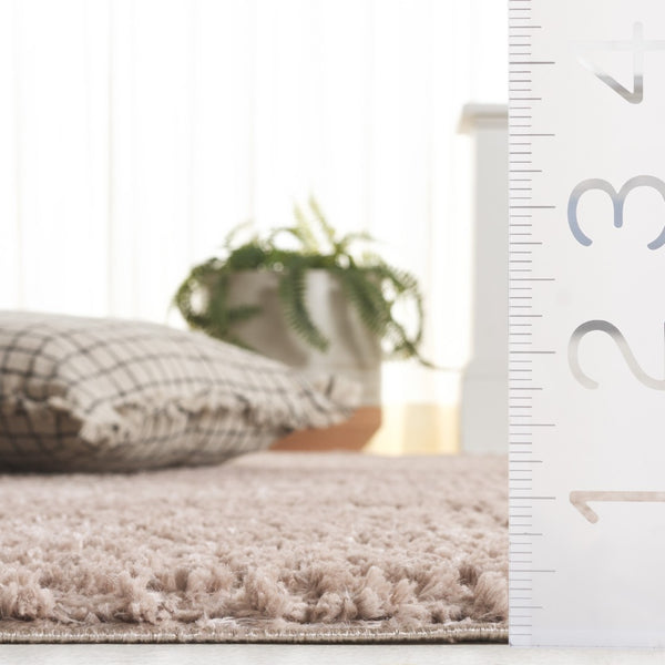 Safavieh Penelope Shag Area Rug - Luxurious Soft Texture, Durable Power-loomed Design, Elegant Home Accent Taupe 73% Polyester,27% Jute Pnl500e-6