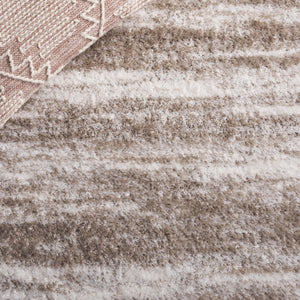 Safavieh Penelope Luxurious Shag Area Rug For Hallways - Soft Taupe And Ivory Gradient, Elegant Comfort Taupe ,Ivory 73% Polyester,27% Jute Pnl510e-5