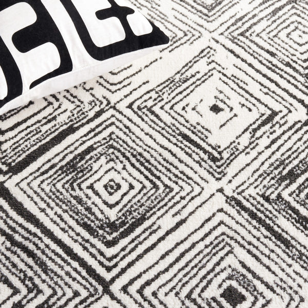 Safavieh Pyramid 225 Power Loomed 52% Polypropylene, 24% Jute, 13% Latex, 11% Polyester Modern Rug Ivory / Black PYR225A-9