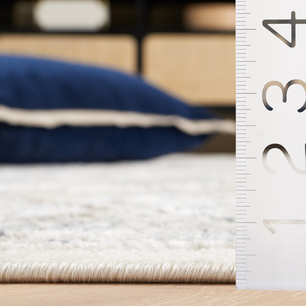 Safavieh Quincy Runner Area Rug - Luxurious Transitional Design For Hallways, Kitchens, And Stylish Spaces Ivory ,Beige 50% Polyester,50% Polypropylene Qcy106a-5
