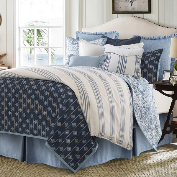 Hiend Accents Skyler Reversible Quilt Set - Elegant Shibori Design, Soft Cotton Comfort, Perfect For Any Decor White,Blue Face And Back, 100% Cotton,Fill, 100% Polyester Qn1837-kg-oc