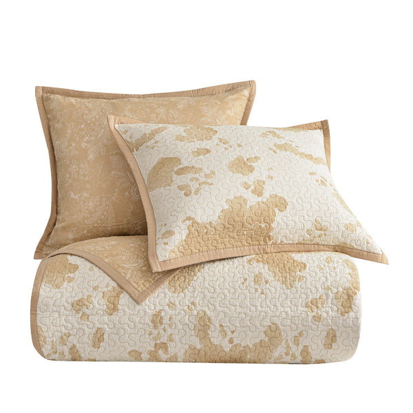 Hiend Accents Elsa Cowhide Reversible Quilt Set - Add Rustic Elegance To Your Bedroom With 3-piece Charm Light Tan Face And Back, 100% Cotton, Fill, 100% Polyester Qw3067-kg-lt