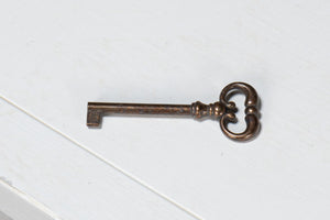 Sarreid Luciana 112" White Buffet With 6 Wood Doors - Elegant Pine Design For Stylish Storage Solutions Tan  R045-14w