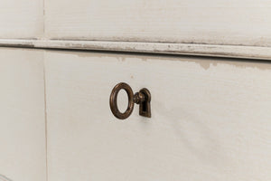 Sarreid Azzalene Dresser In Stucco White With Elegant Grey Quartz Top – Stylish Wood Storage Solution! White  R054-14t15