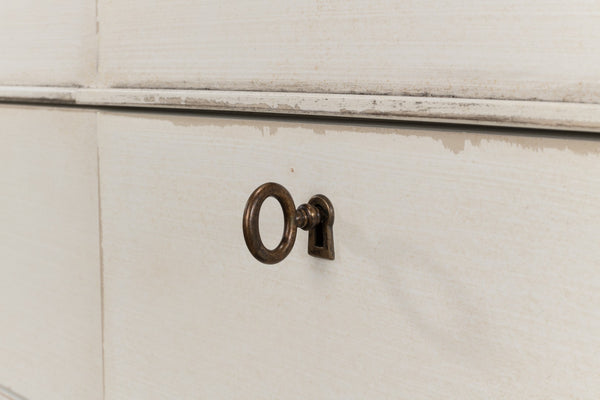 Sarreid Azzalene Dresser In Stucco White With Elegant Grey Quartz Top – Stylish Wood Storage Solution! White  R054-14t15