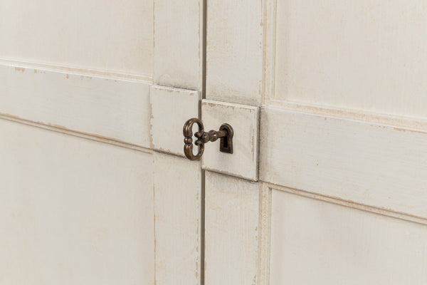 Sarreid Lionisio Buffet 75 - Elegant Stucco White Wood Cabinet With 4 Stylish Doors For Modern Homes White  R077-14w