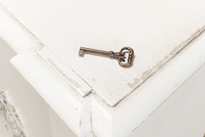 Sarreid Crested Wall Cabinet - Elegant White Finish With 4 Doors, 4 Keys & 4 Adjustable Shelves For Storage White  R110-37