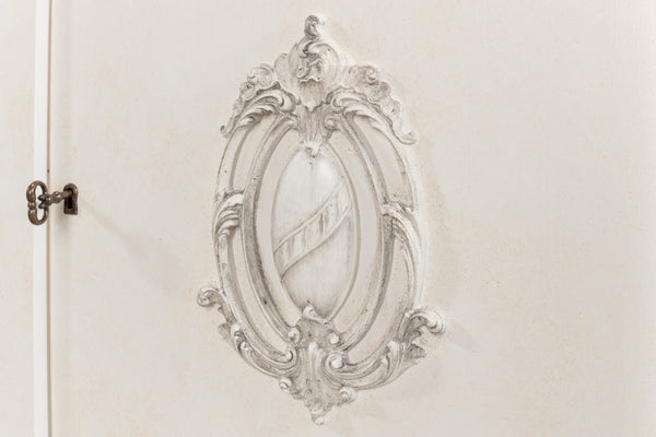 Sarreid Crested Wall Cabinet - Elegant White Finish With 4 Doors, 4 Keys & 4 Adjustable Shelves For Storage White  R110-37