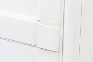 Sarreid Media Console Cortina White - Elegant Solid Pine Design For Stylish Living Room Storage Solutions White  R245-79