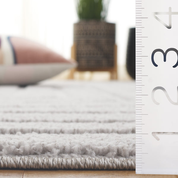 Safavieh Ramona Chic Ivory Runner Rug - Modern Power-loomed Design For Hallways & Entryways, Durable Elegance Light Grey 65% Polyester,35% Jute Ram150f-5