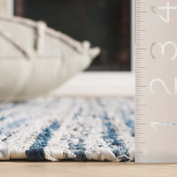 Safavieh Rag Handwoven Area Rug In Ivory And Black - Modern Eco-friendly Design For Chic Home Decor Light Blue ,Black 80% Denim,20% Cotton Rar301l-5