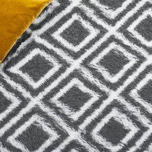 Safavieh Rainbow Luxurious Shag Area Rug - Soft Polyester, Stylish Diamond Design, Perfect For Any Room Charcoal ,White Polyester Pile Rbo102h-57