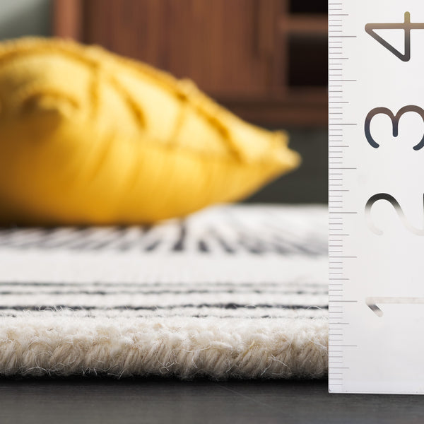 Safavieh Rodeo Drive 5' X 8' Ivory/Black Area Rug - Luxurious Hand-tufted Wool & Cotton For Cozy Elegance Ivory ,Black 80% Wool & 20% Cotton Rd680z-5