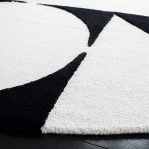 Safavieh Rodeo Drive 857 Hand Tufted Contemporary Rug IIX Ivory / Black RD857A-6