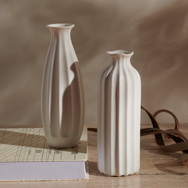 Safavieh ILSA, Elegant White Ceramic Vase Set of 2 - Sculptural Home Decor for Fresh Flowers & Stylish Accents RDC4010A-SET2