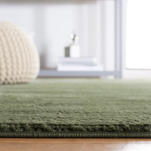 Safavieh Revive Solid Green Recycled Polyester Hallway Runner Rug for Modern Farmhouse Spaces REV102Y-28