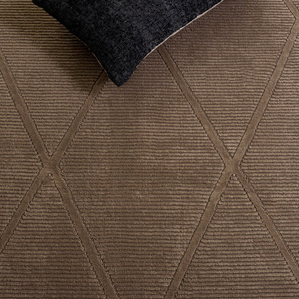 Safavieh Revive Solid Low Pile Area Rug in Recycled Polyester for Modern Living Spaces Brown REV104T-5