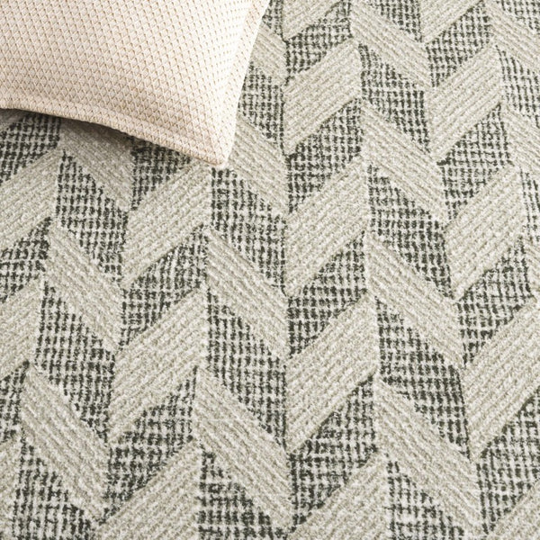 Safavieh Revive Geometric Sage Ivory Power Loomed Polyester Runner Rug for Modern Hallways REV122W-28