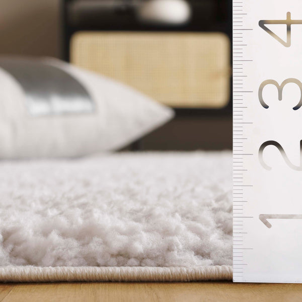 Safavieh Rumi Luxurious Round Shag Area Rug - Elegant Ivory Beige Design For Cozy Home Spaces 6ft 7in Light Grey ,Ivory Polyester Rms110f-28