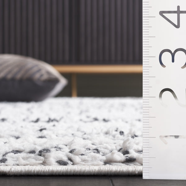 Safavieh Rumi Luxurious Round Shag Area Rug - Elegant Ivory Beige Design For Cozy Home Spaces 6ft 7in Charcoal ,Ivory Polyester Rms110h-9