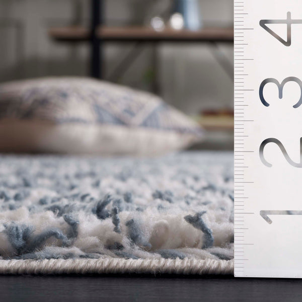 Safavieh Rumi Luxurious Round Shag Area Rug - Elegant Ivory Beige Design For Cozy Home Spaces 6ft 7in Light Blue ,Ivory Polyester Rms110l-6