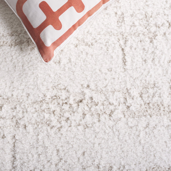 Safavieh Rumi Shag Area Rug – Plush Turkish Craftsmanship In Elegant Beige Tones For Cozy Living Spaces Ivory ,Light Beige Polyester Rms122a-7r