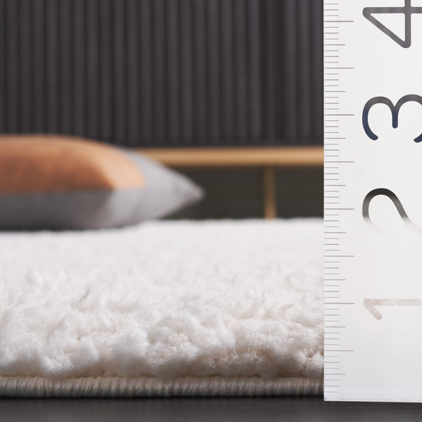 Safavieh Rumi Shag Runner Rug - Luxurious Flokati Style In Soft Beige, Perfect For Hallways & Cozy Spaces Ivory ,Light Beige Polyester Rms124a-7sq