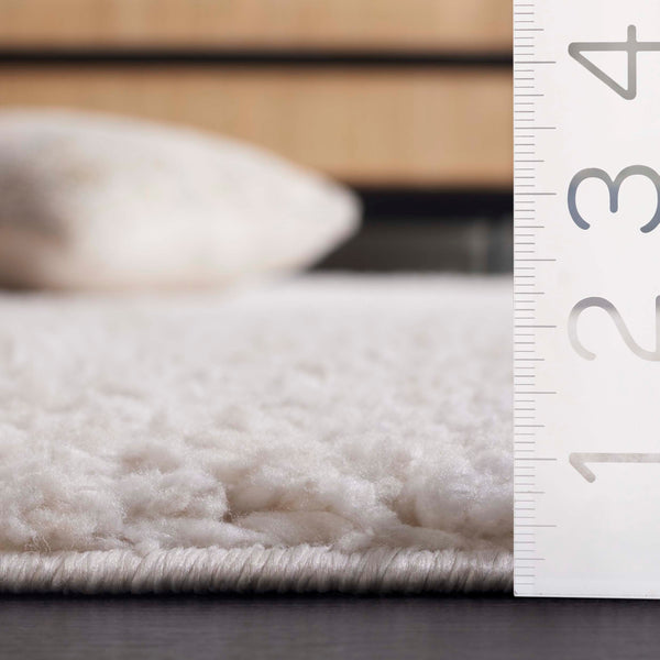 Safavieh Rumi Shag Runner Rug - Luxurious Flokati Style In Soft Beige, Perfect For Hallways & Cozy Spaces Ivory ,Light Beige Polyester Rms124a-7sq