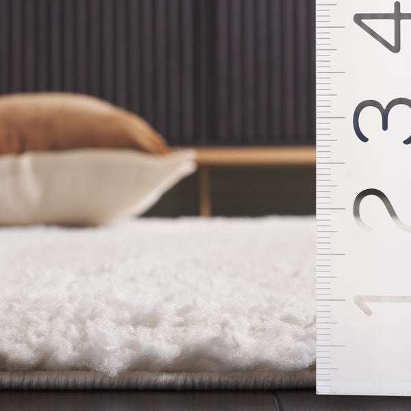 Safavieh Rumi Shag Area Rug - Luxurious Plush Comfort With Elegant Cobblestone Design For Timeless Décor Ivory ,Light Beige Polyester Rms128a-7r