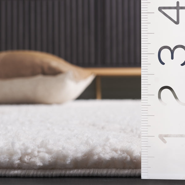 Safavieh Rumi Shag Area Rug – Luxurious Soft Texture, Timeless Elegance, Durable Design For Your Home Decor Ivory ,Light Beige Polyester Rms130a-5