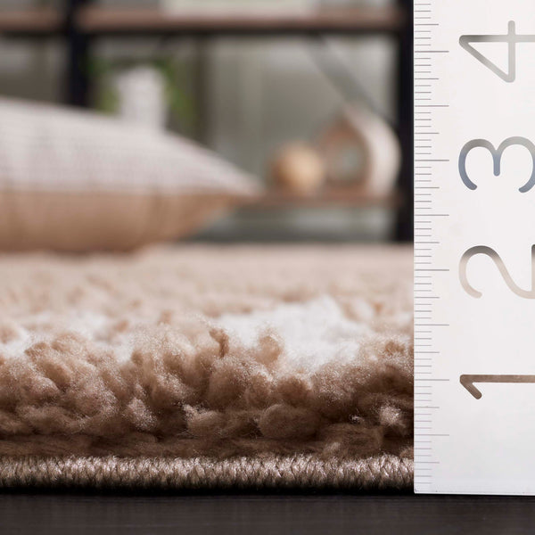 Safavieh Rumi Shag Runner Rug - Luxurious Plush Texture For Timeless Elegance And Cozy Sophistication Beige ,Ivory Polyester Rms132b-7r