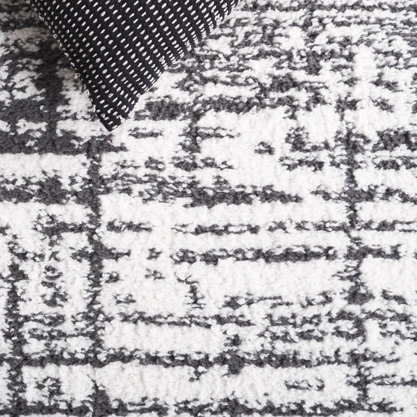 Safavieh Rumi Shag Runner Rug - Luxurious Plush Texture For Timeless Elegance And Cozy Sophistication Charcoal ,Ivory Polyester Rms132h-7sq