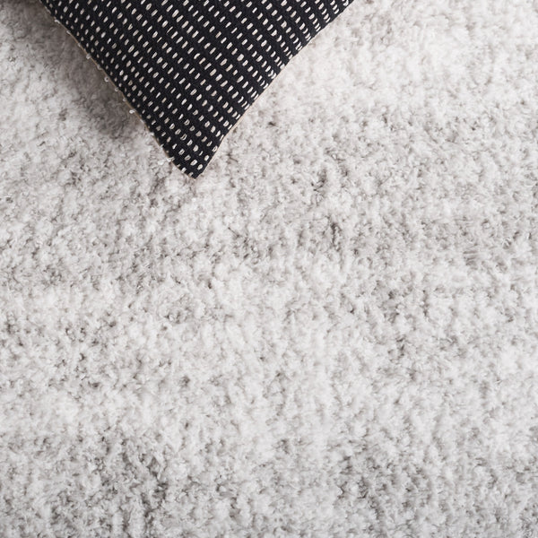 Safavieh Rumi Plush Shag Rug In Sophisticated Grey And Ivory - Elevate Your Home With Timeless Elegance Grey ,Ivory Polyester Rms134f-8