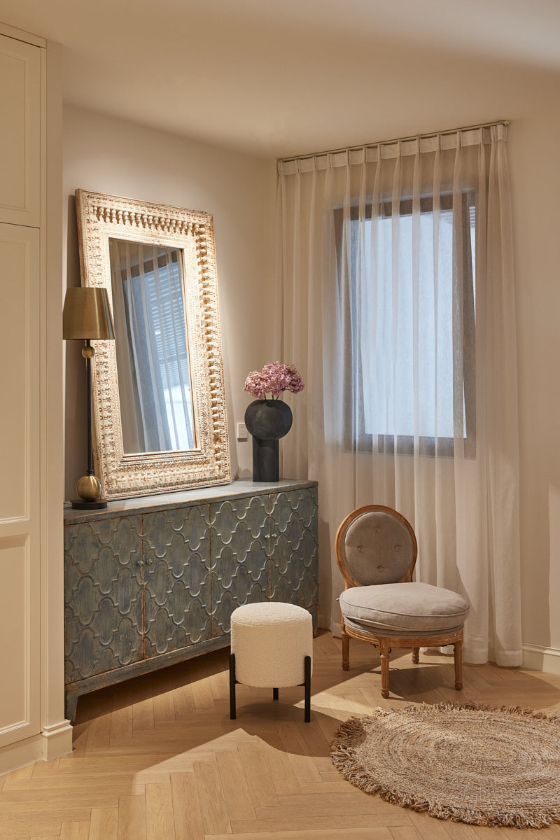 Lh Imports Florence Stool - Elevate Your Home Décor With Stylish Comfort And Timeless Elegance For Any Room! White,Black Pu Foam,Polyester Fiber,Fabric,Steel Rns040