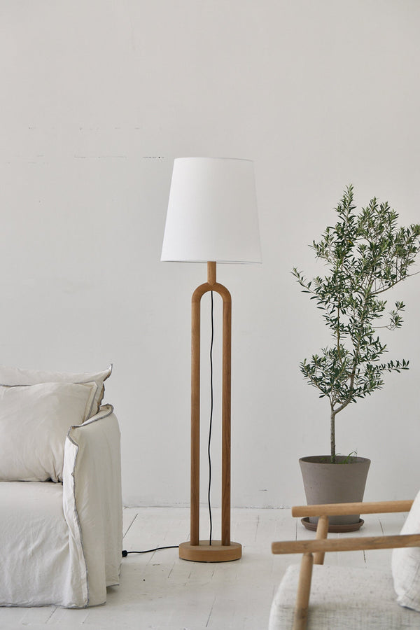 Lh Imports Dolce Standing Lamp - Elegant Oak Wood Design With White Woven Linen Shade For Home Beautification Natural Oak,Linen Shade,Metal Rns078s