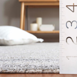 Safavieh Renewal Elegant Handwoven Area Rug - Timeless Comfort & Style For Any Home Decor Space Silver ,Grey Wool,Polyester,& Cotton Rnw211f-6