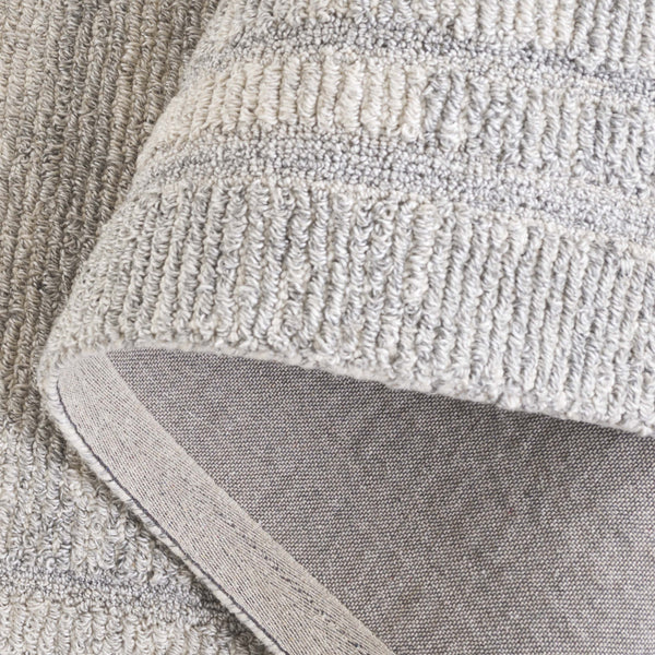 Safavieh Renewal Elegant Handwoven Area Rug - Timeless Comfort & Style For Any Home Decor Space Silver ,Grey Wool,Polyester,& Cotton Rnw211f-6