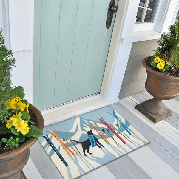 Trans Ocean Liora Manne Esencia Downhill Dog Indoor/Outdoor Non-slip Mat Featuring A Black Lab On Ski Adventure Off,White Polypropylene,Polyester Ecn34972411