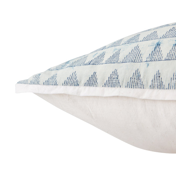 Jaipur Living Jaipur Living Hand-dyed Cotton Pillow Cover with Triangle Pattern and Flange Trim PLC102214