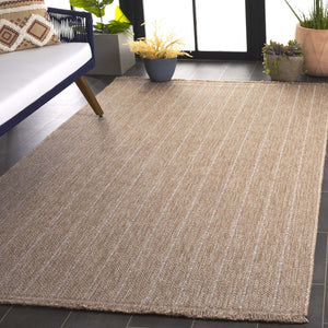 Safavieh Retreat Elegant Natural And Ivory Area Rug - Soft, Durable, Chic Design For Timeless Home Style Natural ,Ivory 87% Polypropylene,13% Polyester Rte250b-7r