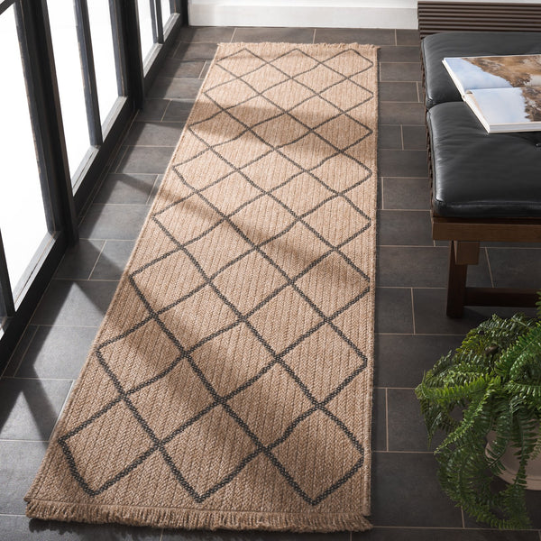 Safavieh Retreat Luxurious Indoor Outdoor Area Rug - Elegant Natural And Black Design For Any Space Natural ,Black 87% Polypropylene,13% Polyester Rte256b-7r