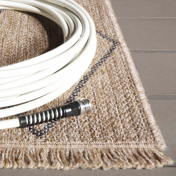 Safavieh Retreat Luxurious Indoor Outdoor Area Rug - Elegant Natural And Black Design For Any Space Natural ,Black 87% Polypropylene,13% Polyester Rte256b-7r