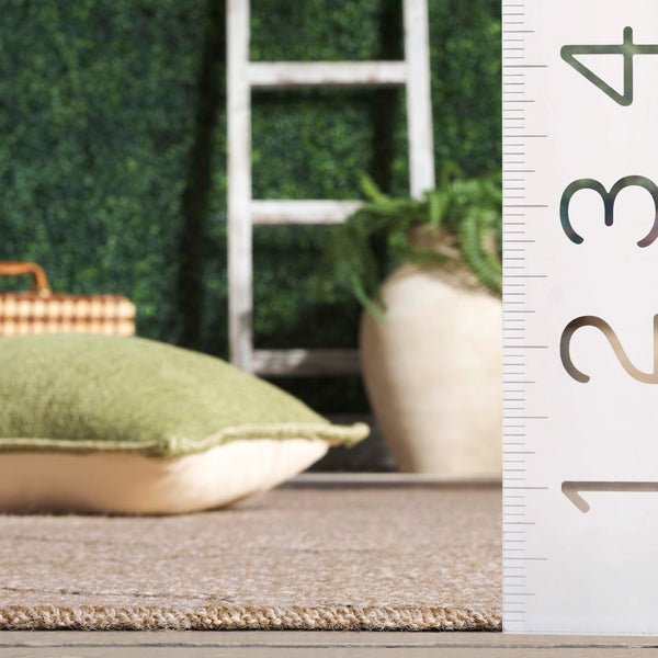 Safavieh Retreat Luxurious Indoor Outdoor Area Rug - Elegant Natural And Black Design For Any Space Natural ,Black 87% Polypropylene,13% Polyester Rte256b-7r