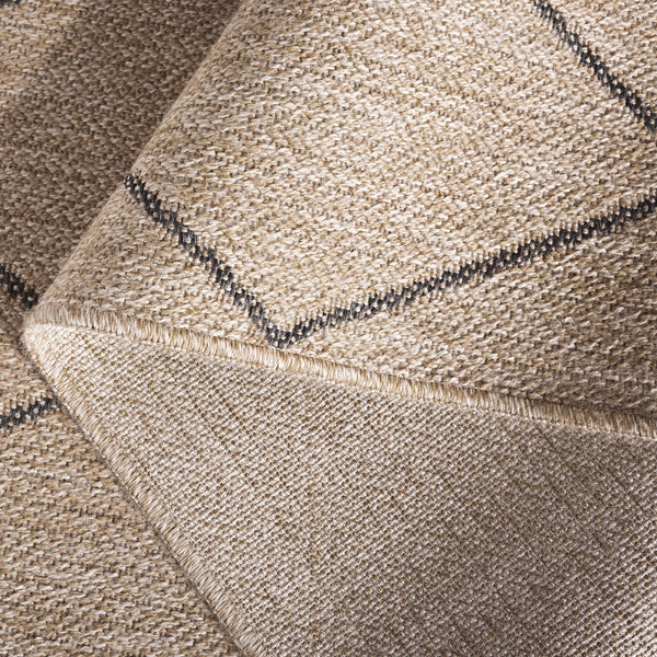 Safavieh Retreat Luxurious Indoor Outdoor Area Rug - Elegant Natural And Black Design For Any Space Natural ,Black 87% Polypropylene,13% Polyester Rte256b-7r