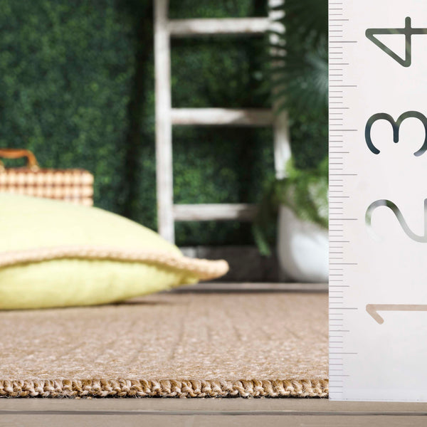 Safavieh Retreat Elegant Indoor/Outdoor Rug – Exquisite Natural Hues, Durable & Easy To Clean For Any Space Natural 87% Polypropylene,13% Polyester Rte258b-9