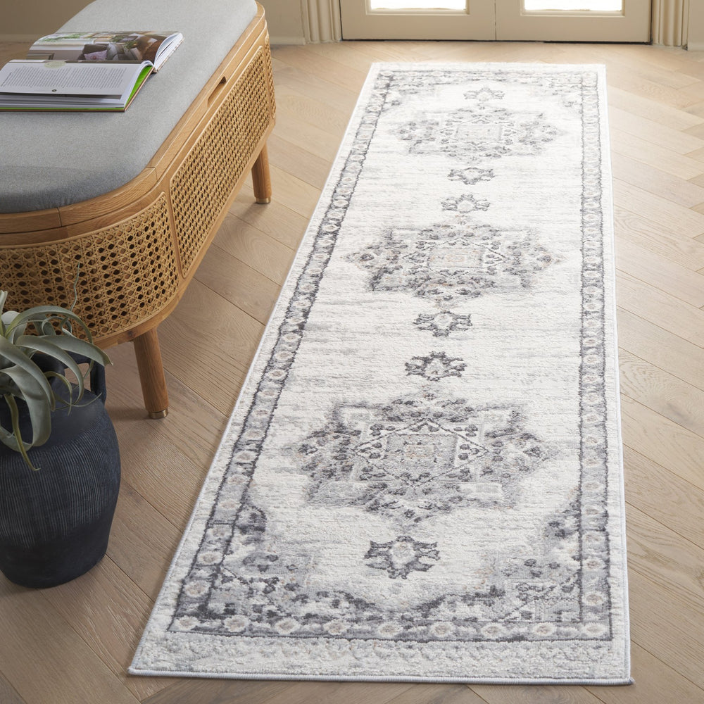 Safavieh Riverfront Area Rug: Luxurious Power-loomed Design In Timeless Colors For Elegant Home Decor Ivory ,Grey 70% Polypropylene,30% Polyester Rvf138f-5