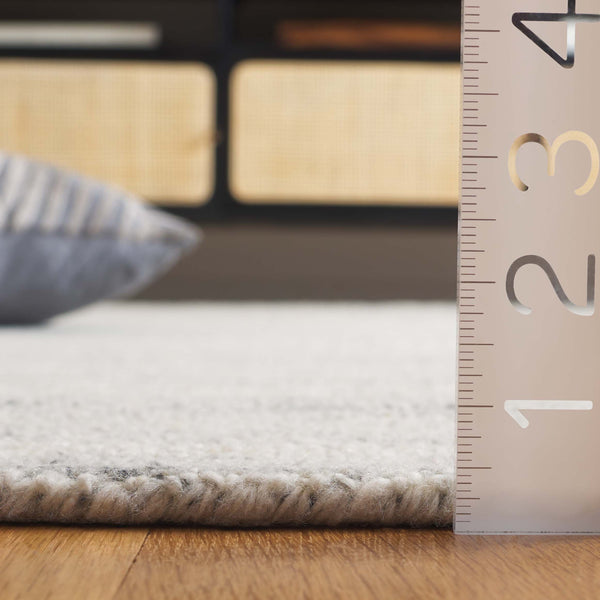 Safavieh Restoration Hand-tufted Area Rug - Serene Elegance In Soft Tones, Perfect For Any Interior Style Light Grey ,Beige 80% Wool 20% Cotton Rvt802g-5