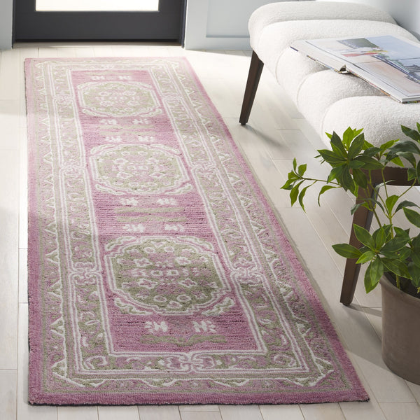 Safavieh Savonnerie Elegant Hand-tufted Runner Rug – Luxurious Floral Design For Timeless Home Decor Olive ,Pink 80% Wool 20% Cotton Sav401x-28