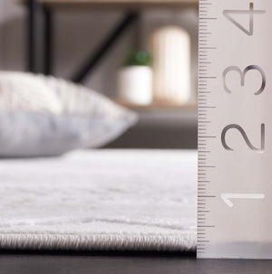 Safavieh Saylor 101 Power Loomed Transitional Rug Ivory 6'-3" x 6'-3" Round